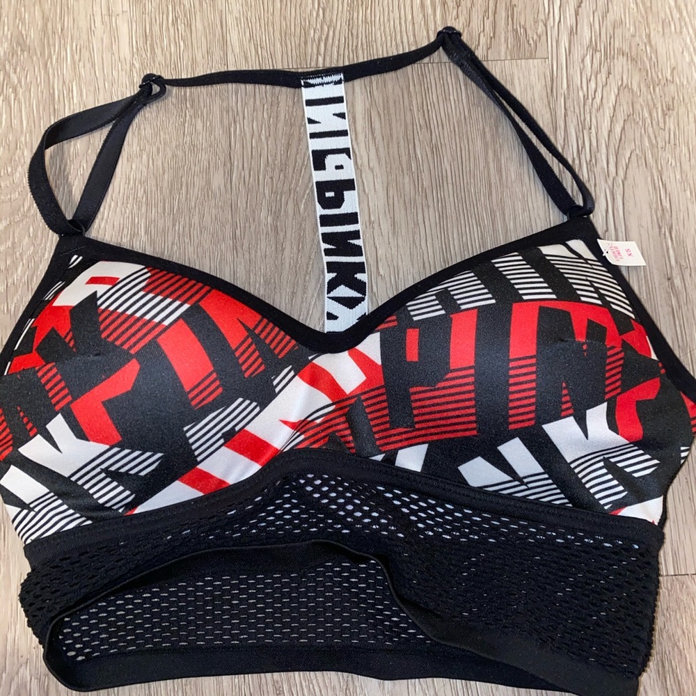 Never worn PINK lined sports bra!!🤗